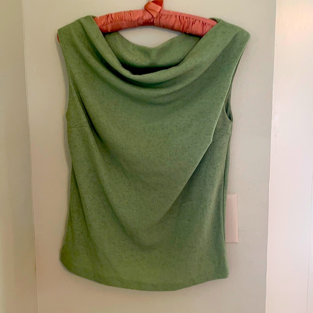 ⭐️4/$22 Toto sleeveless top